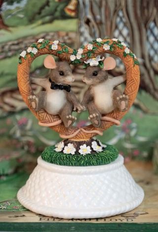 Charming Tails 82/109 Together Forever - Wedding Cake Topper