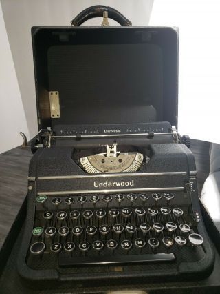 Vintage Underwood Universal Typewriter And Case