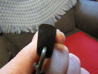 Vintage Yale USA UT 1091 padlock w/key. 4