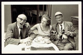 Camera Vintage Photo Two Men And Woman With A Cameras (3605)