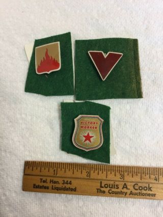 3 Vintage WW2 Employee Badge Pins Hawaii Victory Worker & V Pin & Natural Gas 2