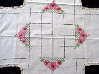 Vtg Table Cloth Centerpiece Supper Hand Embroidered Floral 35.  5 X 33 Lace Edge