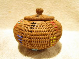 Vintage Southwestern Beaded Weaved Miniature Round Basket with Lid 2