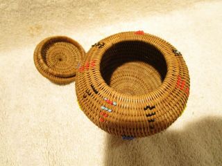 Vintage Southwestern Beaded Weaved Miniature Round Basket with Lid 4
