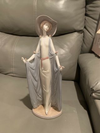 Lladro 1428 " Afternoon Tea " Elegant Lady With Hat
