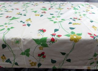 Vintage Strawberry Daisy Leaves Retro Cotton Tablecloth 46 " X 48 "