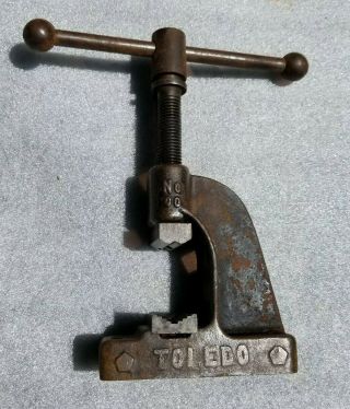 Toledo No.  00 Pipe Vise / Well Diggers Vise.  - Clamps,  Threads Well