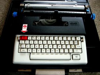Vintage Olivetti Lettera 36c Electric Typewriter W/case
