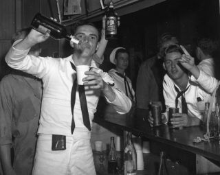 Vintage Photo: Uso Dance Bar Sailors Men Pm De Luxe Whiskey Bottle 40 