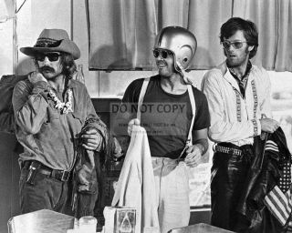 Dennis Hopper,  Peter Fonda & Jack Nicholson In " Easy Rider " - 8x10 Photo (cc953)