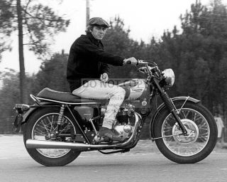 Steve Mcqueen Riding Triumph Motorcycle - 8x10 Publicity Photo (ab889)