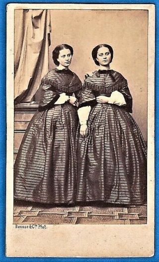Vintage Cdv Photo Aristocratic Young Twins Ladies Girls France Ca 1860 Jumelles