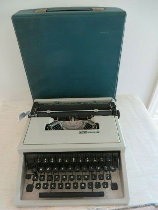 Olivetti Lettera 31 Portable Typewriter W/ Case - Needs Spool/ribbon - Spain