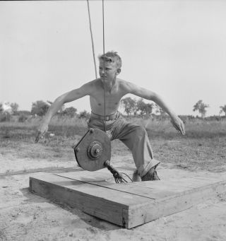 Vintage 1942 Photo Wwii Shirtless Marine Running Up Barrage Balloon Gay Int 512