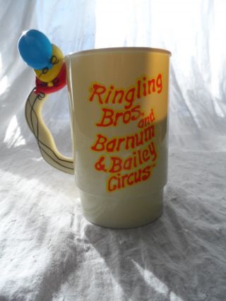 VINTAGE RINGLING BROS BARNUM BAILEY CIRCUS CLOWN CUP - MUG - 3D CLOWNS - BALLOONS 2