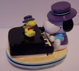 Snoopy Entertainer Musical Woodstock Music Box Peanuts
