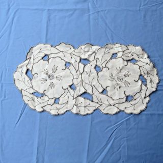 Vintage Linen Doily Runner Floral Hibiscus Embroidery Cut Work 9x19 Oval 3