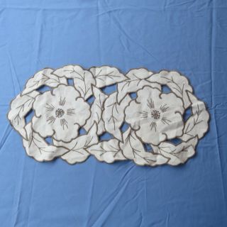Vintage Linen Doily Runner Floral Hibiscus Embroidery Cut Work 9x19 Oval 4