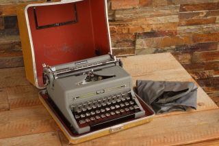 Vintage Royal Typewriter Quiet Deluxe Gray With Tweed Case & Cover