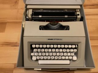 1977 Olivetti Lettera 25 Portable Typewriter — Barely — With Video Demo