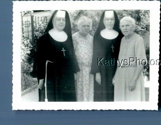 Found B&w Photo N_3653 Nuns Posed With Women In Dresses