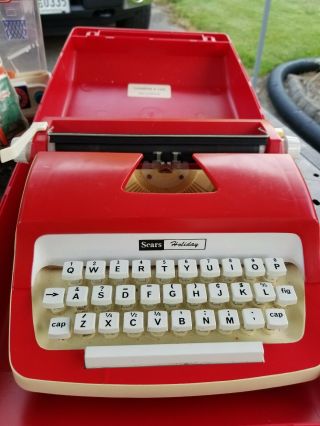 Vintage 1974 Sears Holiday Typewriter With Case