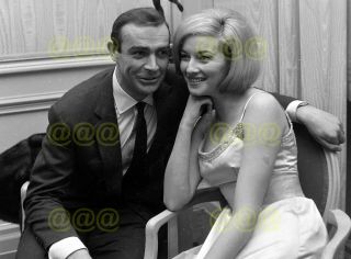 Photo - James Bond Sean Connery & Daniela Bianchi On " From Russia With Love " Set