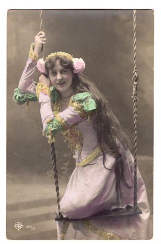 Photo Pc Lady With Very Long Hair Sitting On A Swing Dlg 1907 P0963