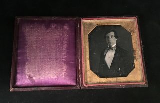 EARLY 1/6 PLATE DAGUERREOTYPE OF A YOUNG GENT,  FULL CASE,  CLEAR IMAGE 2