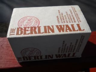 Vintage Authentic / Berlin Wall Cut