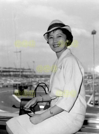 Photo - Anna May Wong At Heathrow In 1960