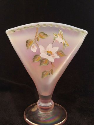 1996 Fenton Floral Hummingbird Pink Opalescent Carnival Fan Vase Numbered 725 5