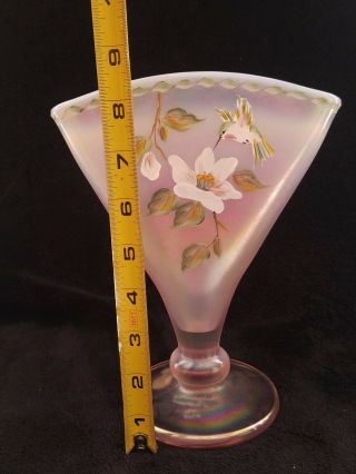 1996 Fenton Floral Hummingbird Pink Opalescent Carnival Fan Vase Numbered 725 8