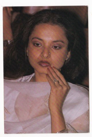 Rekha Bollywood Postcard (royal Pc 7)