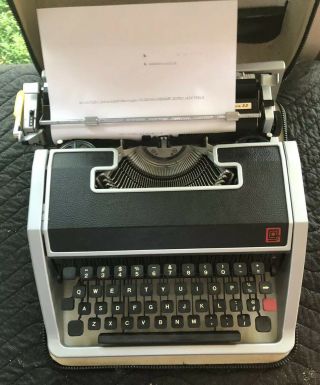 Olivetti Underwood Lettera 33 Made Italy Portable Typewriter Vintage Red Case