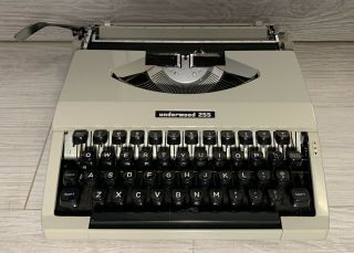 Underwood Typewriter Portable Underwood 255 Typewriter With Case 4