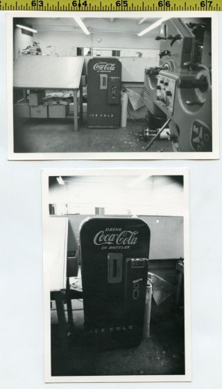(2) Vintage 1975 Photos / Classic Coke Machine Drink Coca - Cola In Bottles 10 Cts