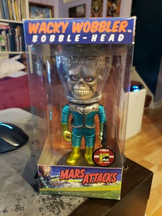 Wacky Wobbler Bobble Head Mars Attack Comic Con 2012 (damage Box)