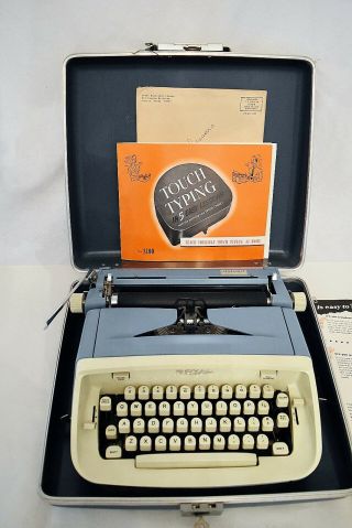 Vintage Mid Century Royal Aristocrat Portable Typewriter With Case