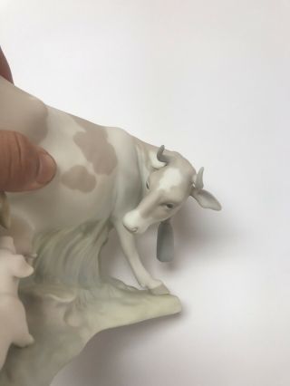 Lladro Figurine,  Cow With Pig,  4640 7