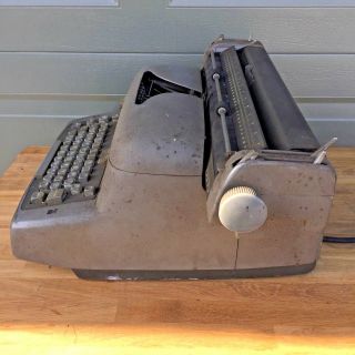 Vintage 1950 ' s IBM Electric Typewriter Model 11C - parts or for REPAIR 8
