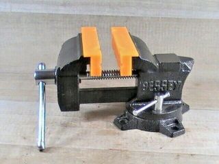 Pre - Owned Bessey 4 - 1/2 " W/ 4 - 1/2 " Opening Swivel Base Bench Vise W/ Pipe Jaws