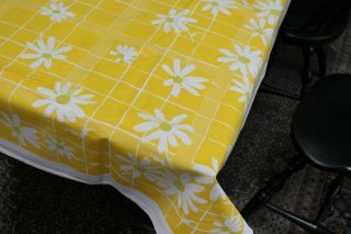 Vintage Cotton Kitchen Tablecloth 52x62 Daisies On Yellow