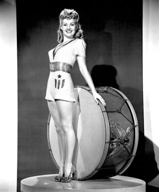 1942 Betty Grable B/w Glamour Classic Photo (celebrities)