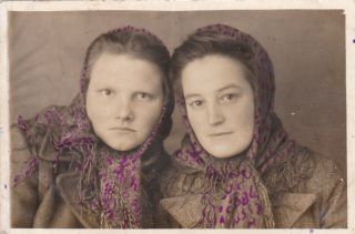 1947 Pretty Young Women Girls In Headscarves Hand Tinted Russian Soviet Photo