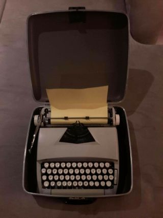 Vintage Sears Celebrity Portable Typewriter W/ Case Model 871.  2300 Usa