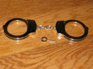 RARE Smith and Wesson Model 91 Mirror Polish Handcuffs (shackles) 2