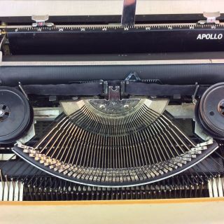 Vintage 1970 Royal Apollo 10 Portable Electric Typewriter Model SP - 8000 Cover 5