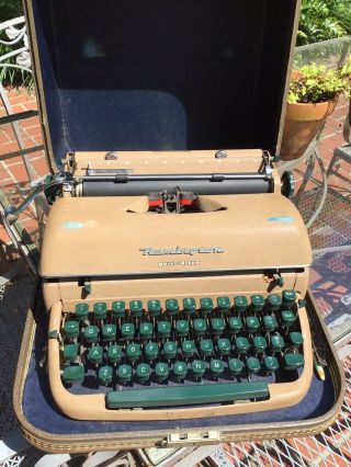 Vintage 1950’s Remington Green Quiet Riter Miracle Tab Typewriter W/case