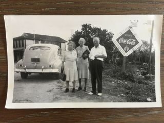 VTG PHOTO MAN TWO WOMEN ROAD TRIP COCA COLA ADVERTISING SIGN GULF GAS STATION S5 2
